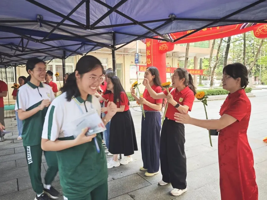 中考首日直击|花都少年执笔赴考,逐梦今朝!-第50张图片-四季读书网