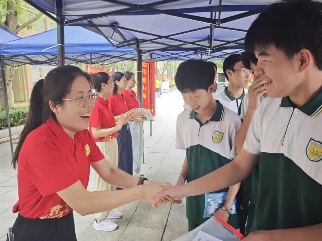中考首日直击|花都少年执笔赴考,逐梦今朝!-第51张图片-四季读书网