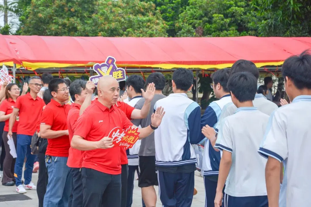 中考首日直击|花都少年执笔赴考,逐梦今朝!-第56张图片-四季读书网