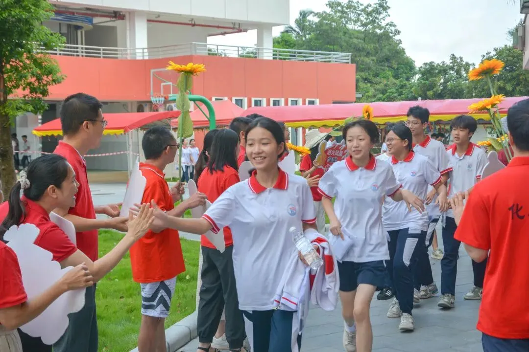 中考首日直击|花都少年执笔赴考,逐梦今朝!-第58张图片-四季读书网