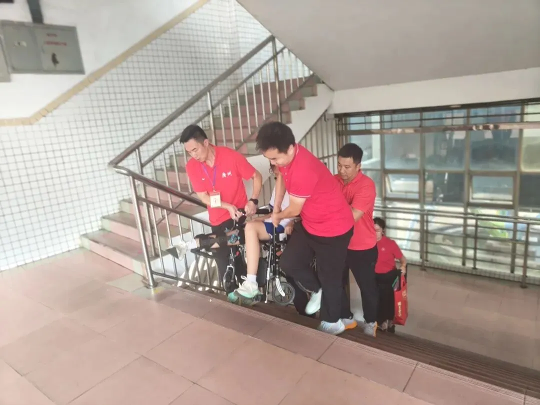中考首日直击|花都少年执笔赴考,逐梦今朝!-第63张图片-四季读书网