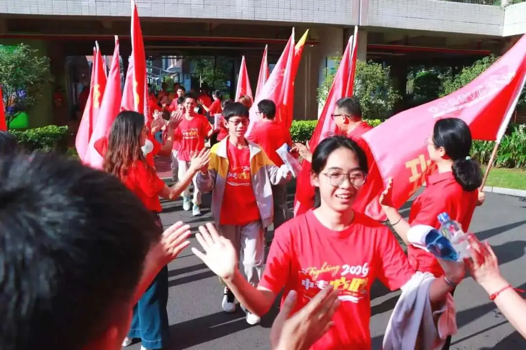 中考首日直击|花都少年执笔赴考,逐梦今朝!-第67张图片-四季读书网