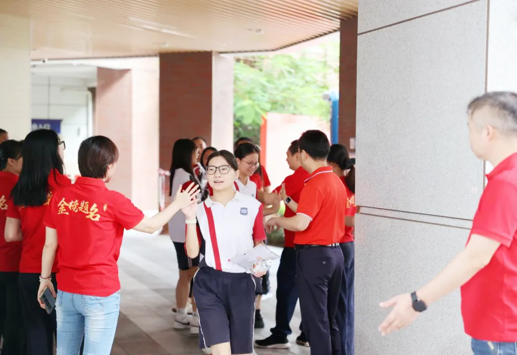 中考首日直击|花都少年执笔赴考,逐梦今朝!-第69张图片-四季读书网