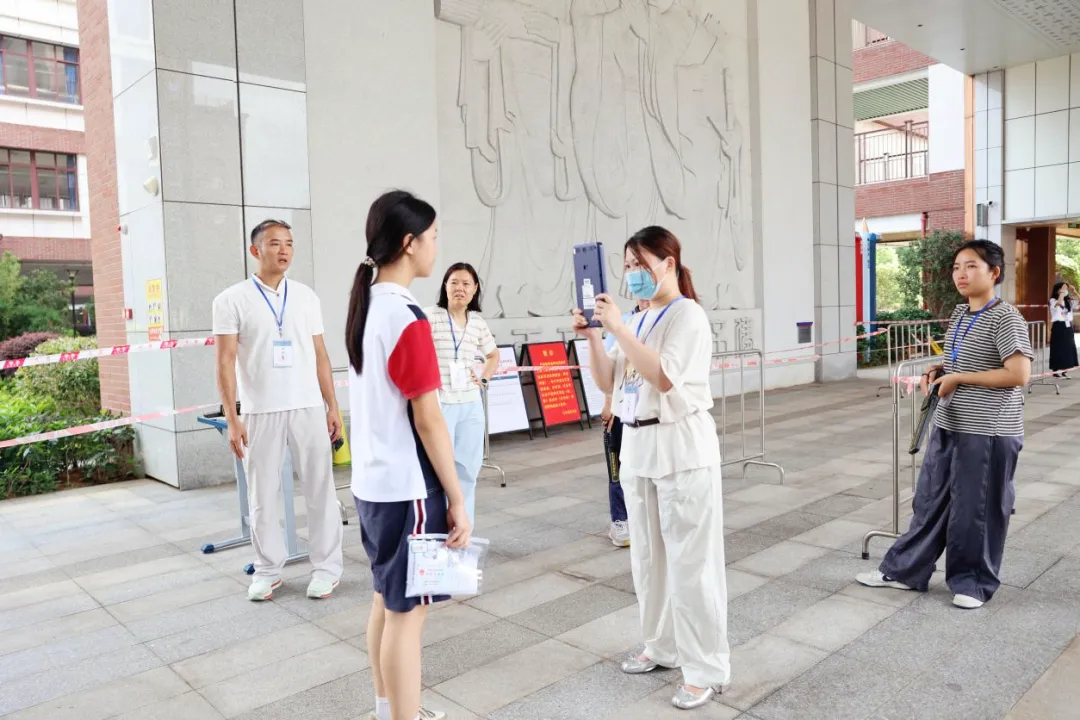 中考首日直击|花都少年执笔赴考,逐梦今朝!-第71张图片-四季读书网