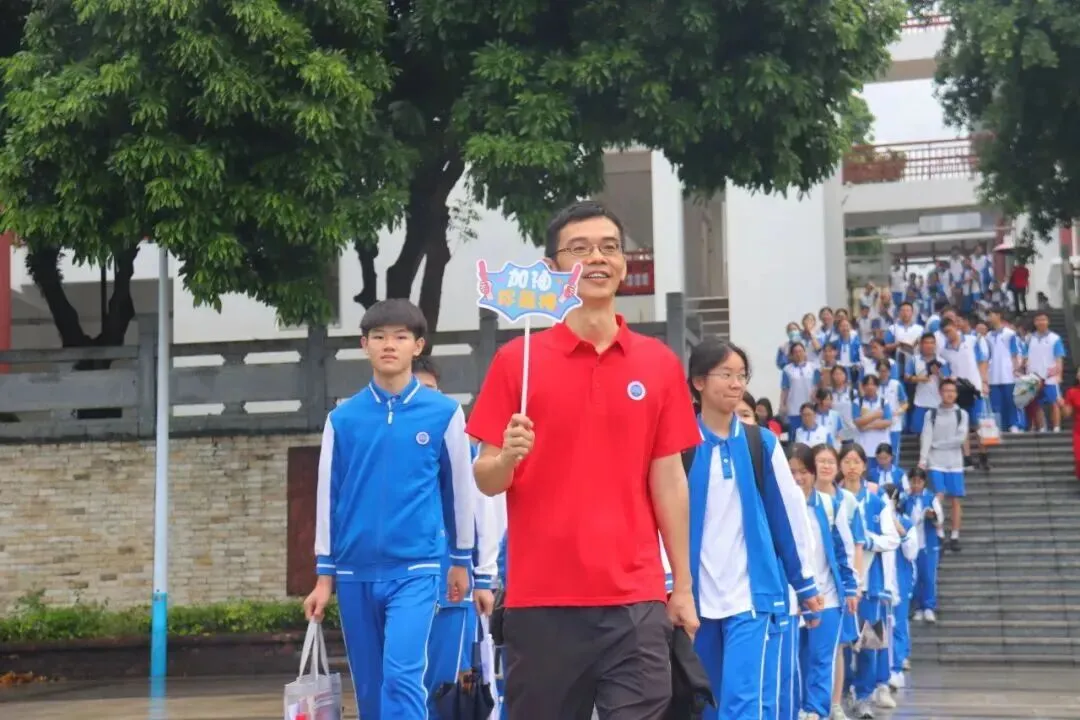 三年砺剑,首战锋芒——直击黄埔2026中考第一天-第21张图片-四季读书网