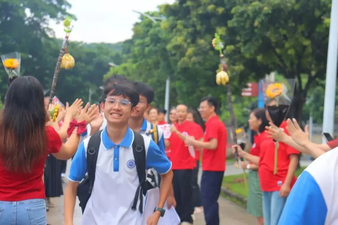 三年砺剑,首战锋芒——直击黄埔2026中考第一天-第22张图片-四季读书网