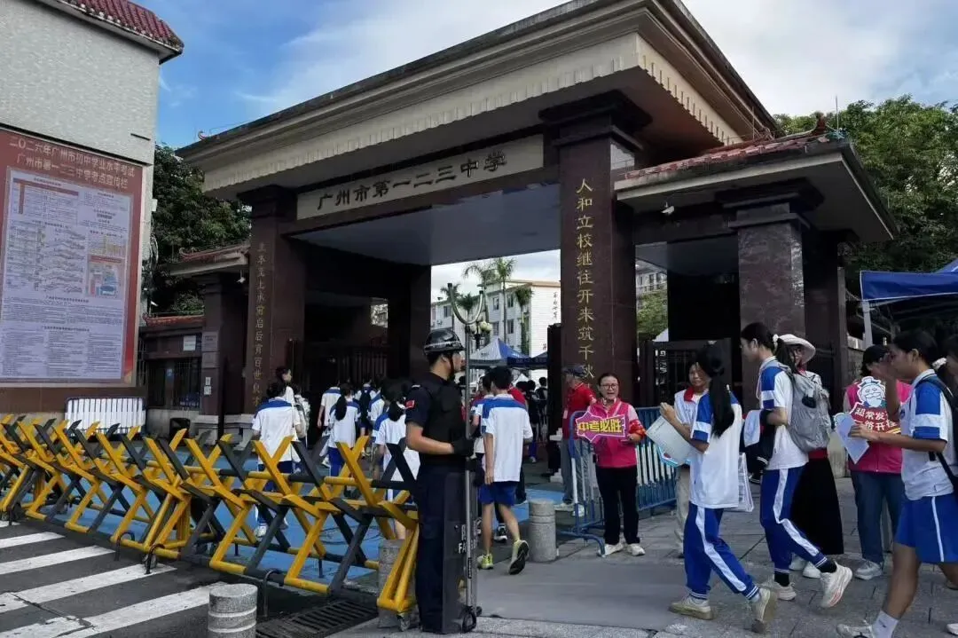 三年砺剑,首战锋芒——直击黄埔2026中考第一天-第26张图片-四季读书网