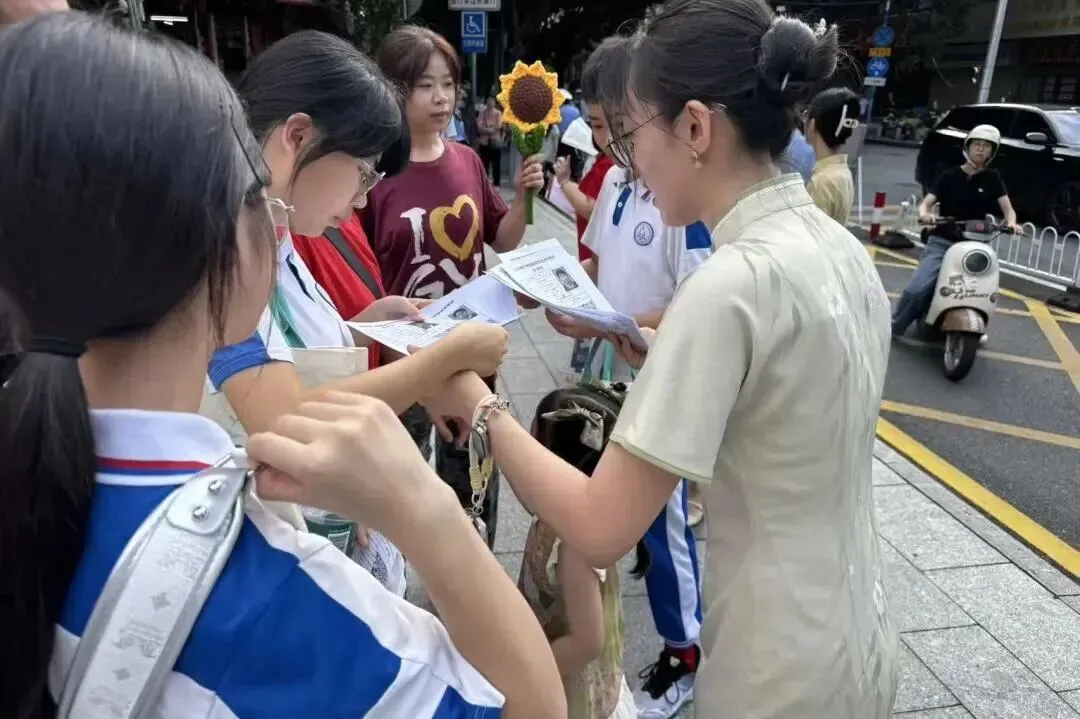 三年砺剑,首战锋芒——直击黄埔2026中考第一天-第27张图片-四季读书网