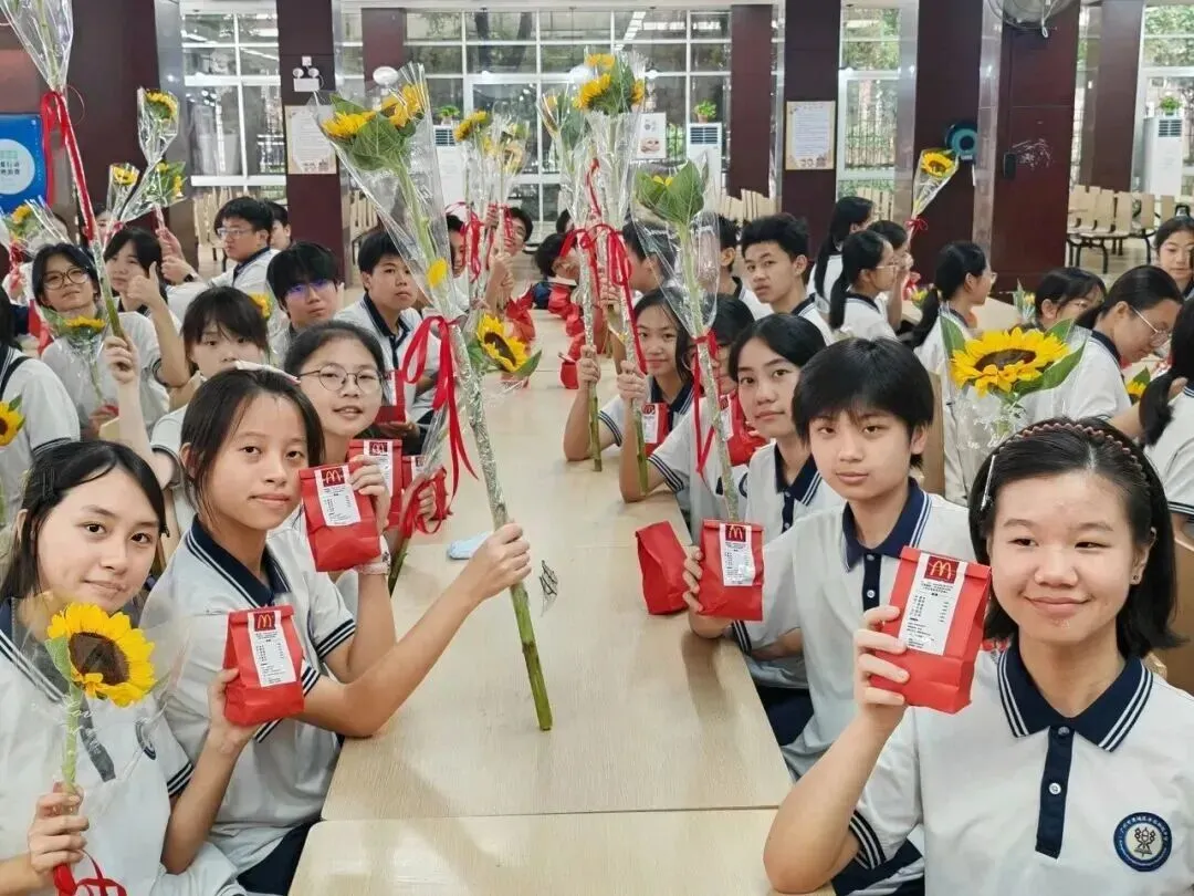 三年砺剑,首战锋芒——直击黄埔2026中考第一天-第37张图片-四季读书网