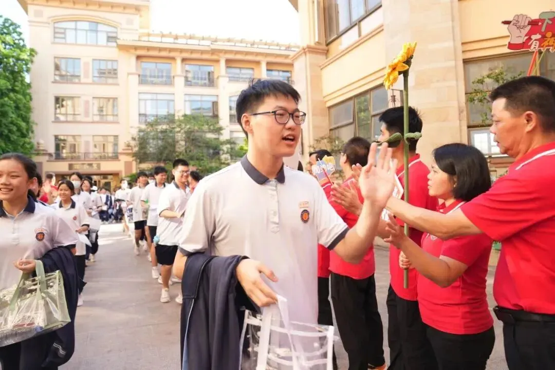 三年砺剑,首战锋芒——直击黄埔2026中考第一天-第48张图片-四季读书网