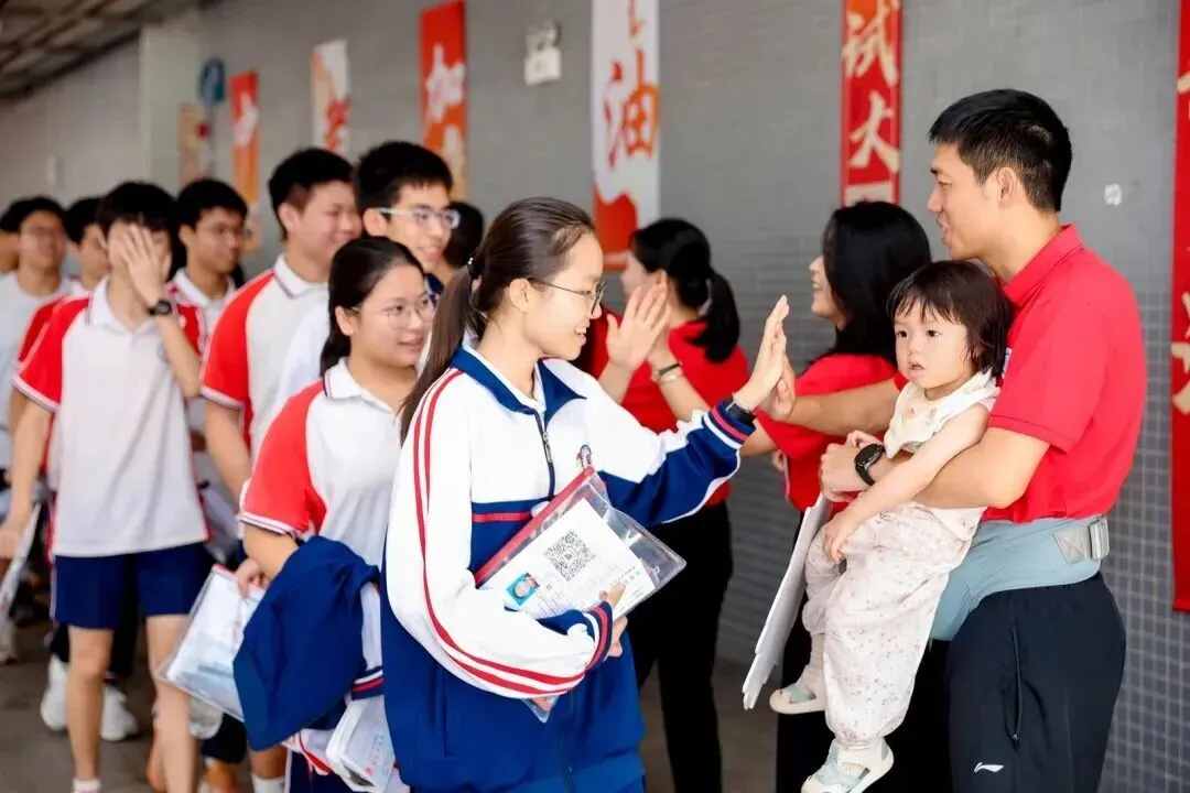 三年砺剑,首战锋芒——直击黄埔2026中考第一天-第51张图片-四季读书网