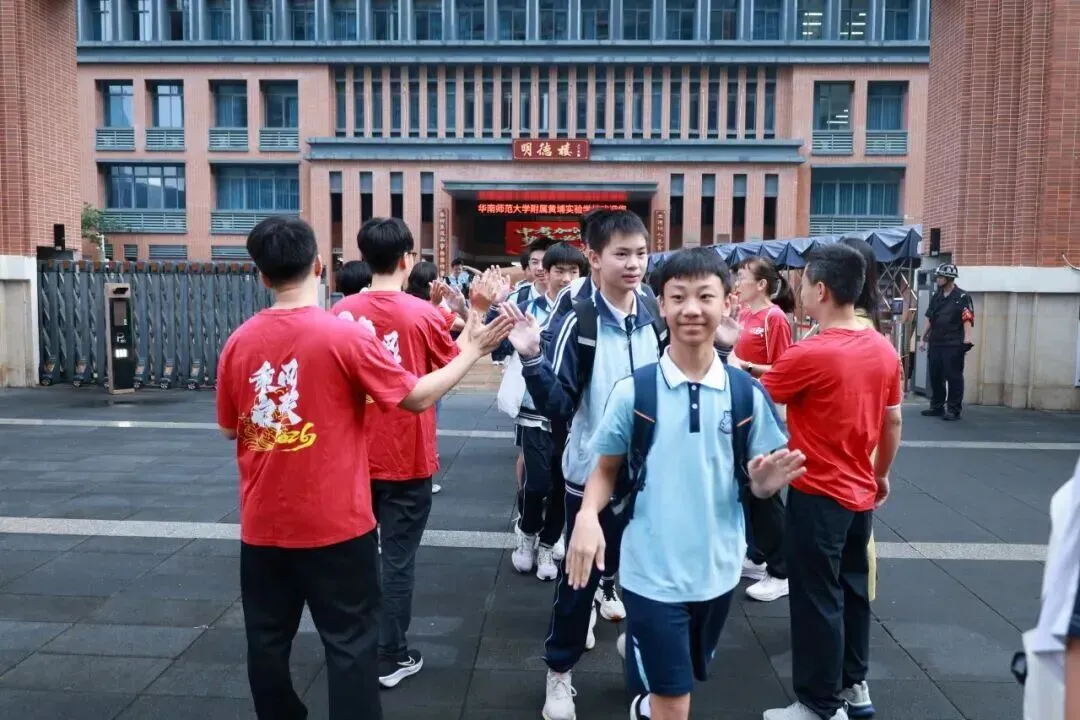 三年砺剑,首战锋芒——直击黄埔2026中考第一天-第69张图片-四季读书网