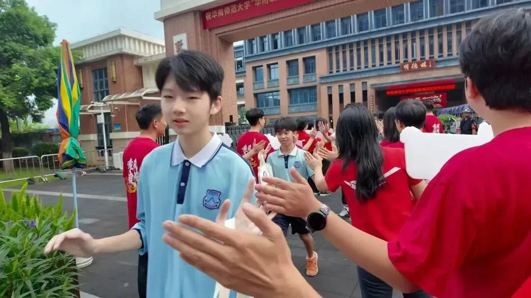 三年砺剑,首战锋芒——直击黄埔2026中考第一天-第71张图片-四季读书网