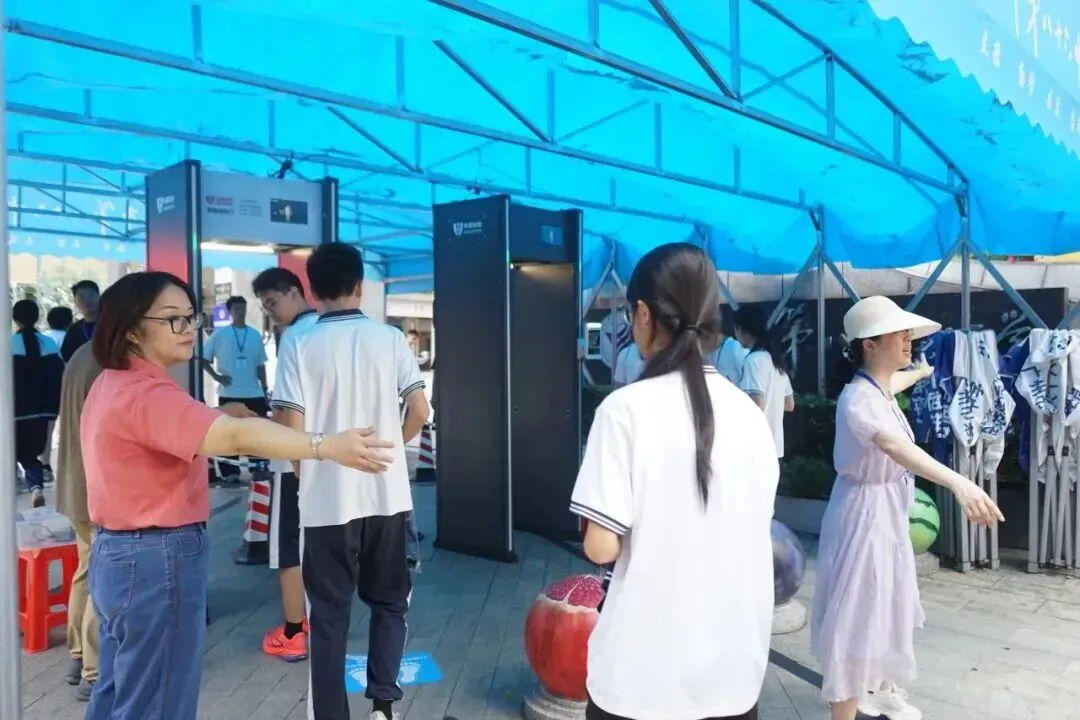 三年砺剑,首战锋芒——直击黄埔2026中考第一天-第80张图片-四季读书网