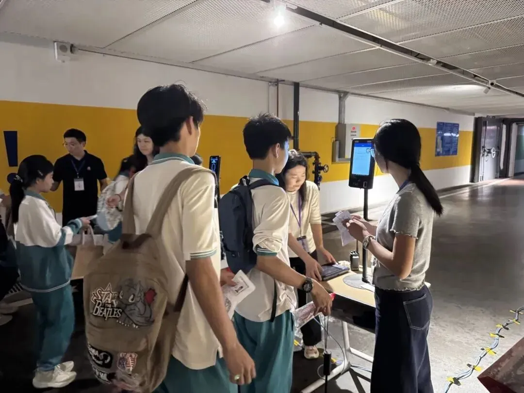 三年砺剑,首战锋芒——直击黄埔2026中考第一天-第90张图片-四季读书网