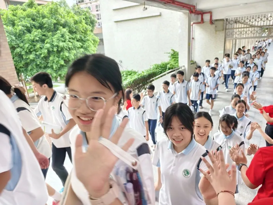 莞城学子,加油!中考首日现场直击→-第2张图片-四季读书网