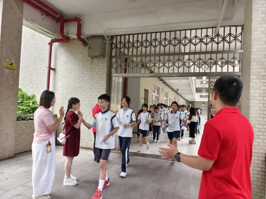 莞城学子,加油!中考首日现场直击→-第4张图片-四季读书网