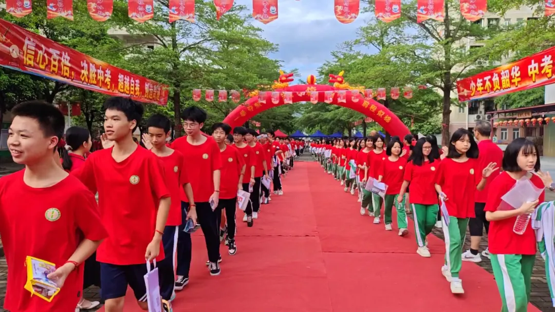 中考破茧·踏雪昆仑 | 广州市增城区第二中学2026届中考学子送考纪实-第40张图片-四季读书网