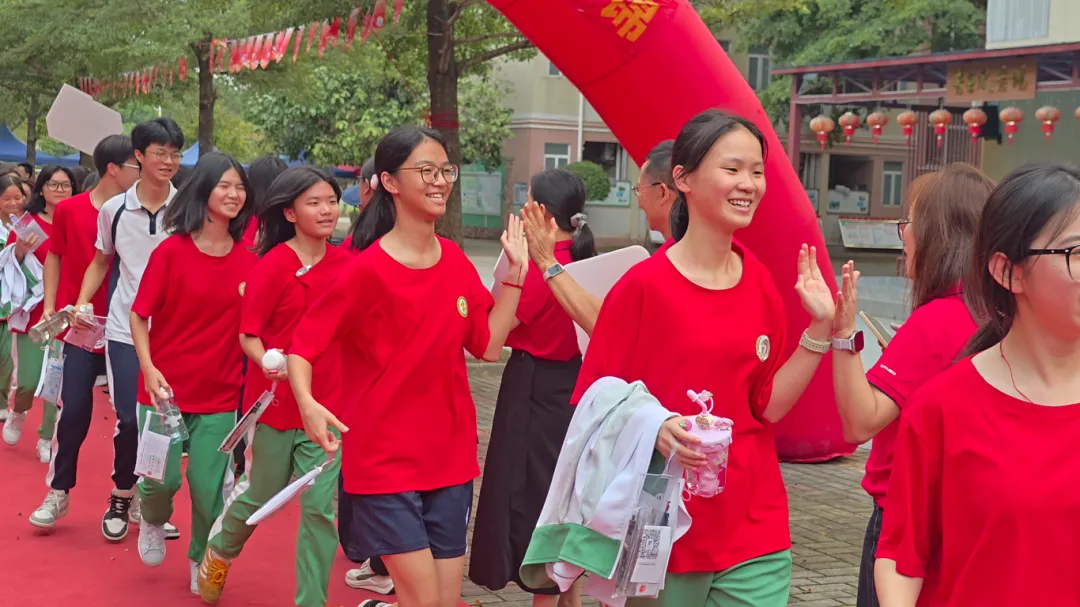 中考破茧·踏雪昆仑 | 广州市增城区第二中学2026届中考学子送考纪实-第41张图片-四季读书网