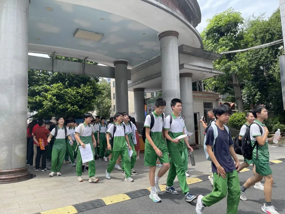 韶关中考开考!92948名学子加油-第3张图片-四季读书网