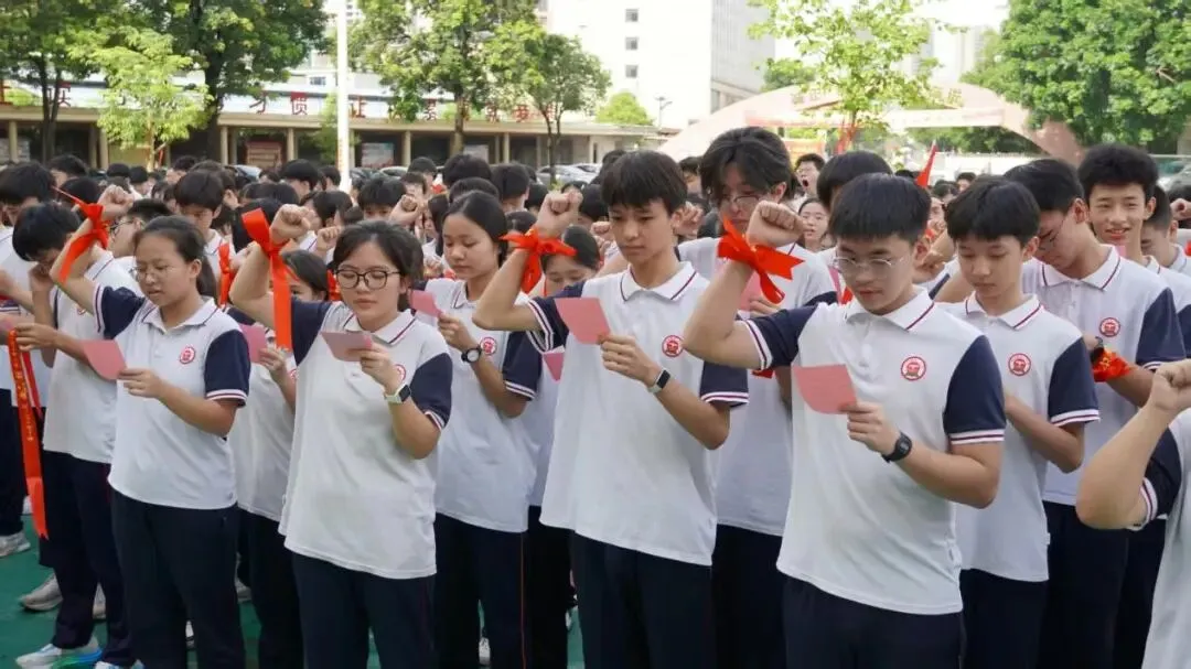 升旗誓师迎战中考,奋勇拼搏再创辉煌——汤坑镇第二中学举行升旗仪式-第6张图片-四季读书网