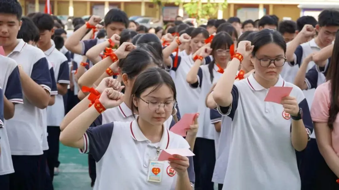 升旗誓师迎战中考,奋勇拼搏再创辉煌——汤坑镇第二中学举行升旗仪式-第7张图片-四季读书网
