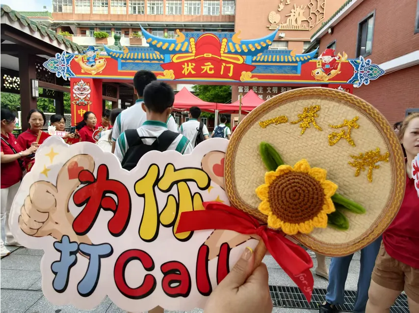 中考开锣丨绿翠送考,平凡的爱助力开门“红”!——奔跑中的绿翠学子,加油!-第7张图片-四季读书网 中考开锣丨绿翠送考,平凡的爱助力开门“红”!——奔跑中的绿翠学子,加油!-第7张图片-四季读书网