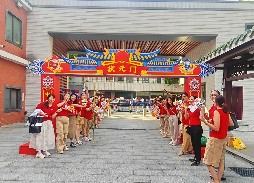 中考开锣丨绿翠送考,平凡的爱助力开门“红”!——奔跑中的绿翠学子,加油!-第8张图片-四季读书网 中考开锣丨绿翠送考,平凡的爱助力开门“红”!——奔跑中的绿翠学子,加油!-第8张图片-四季读书网