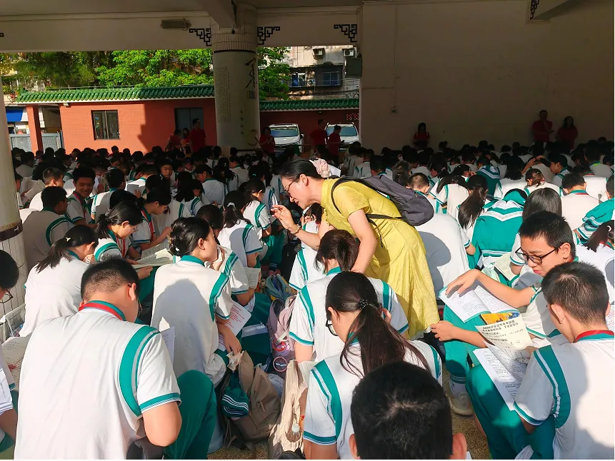 中考开锣丨绿翠送考,平凡的爱助力开门“红”!——奔跑中的绿翠学子,加油!-第17张图片-四季读书网 中考开锣丨绿翠送考,平凡的爱助力开门“红”!——奔跑中的绿翠学子,加油!-第17张图片-四季读书网