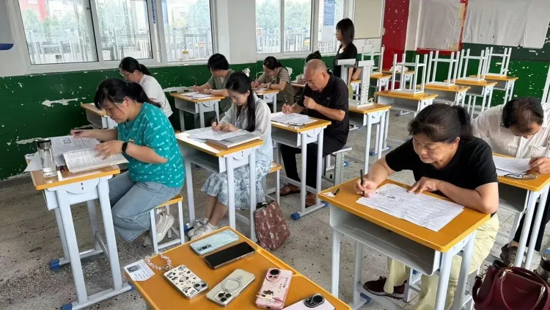研考中招真题 复盘复习备考——南阳市三中伏牛路校区九年级教师研做-第8张图片-四季读书网
