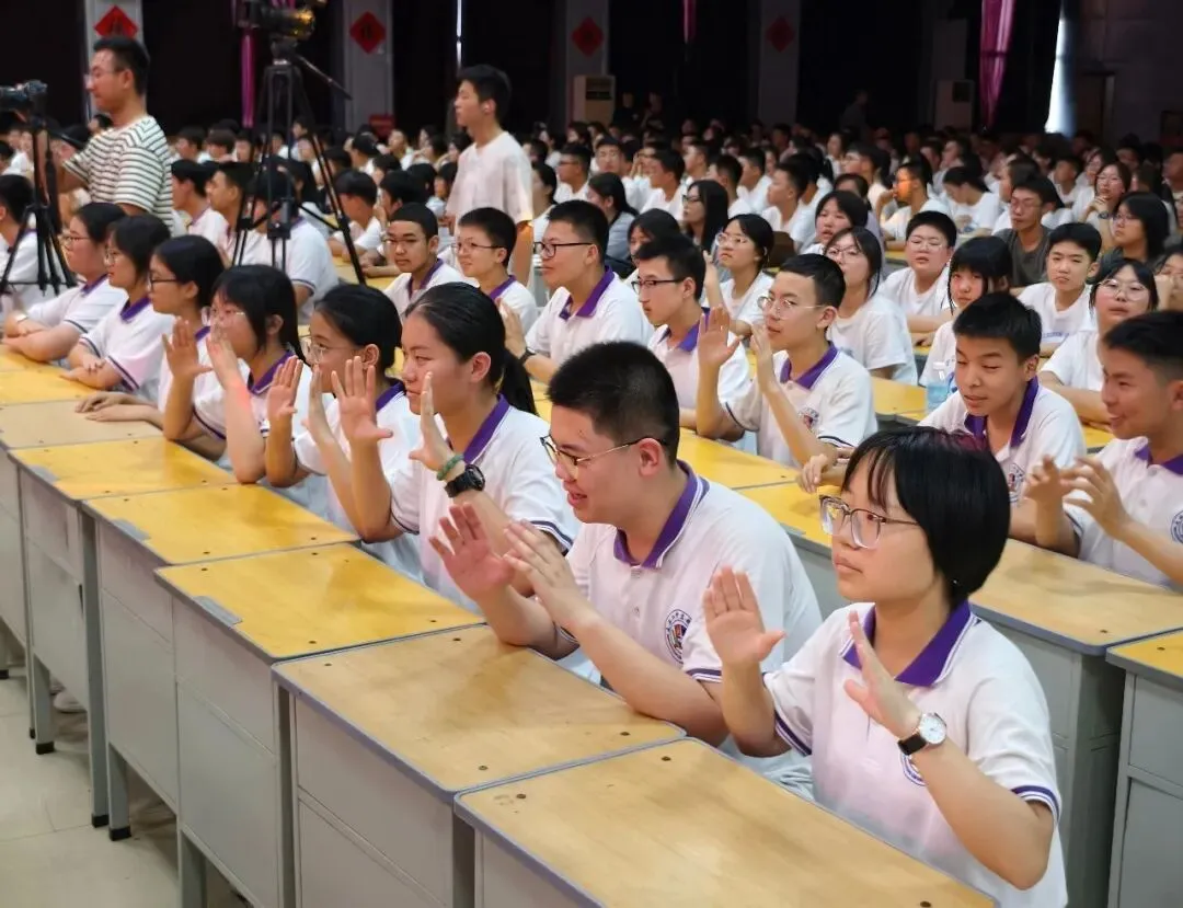 中考没考好?启航五年五状元:赛道对了,照样上清华-第6张图片-四季读书网