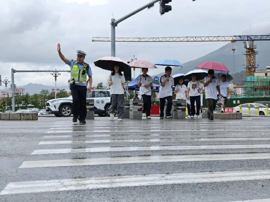 中考首日‖陆河公安为学子青春答卷开启护航模式-第9张图片-四季读书网