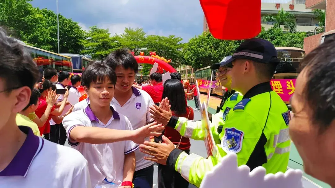 护航中考,筑梦前行!道滘公安再赴中考平安之约-第9张图片-四季读书网