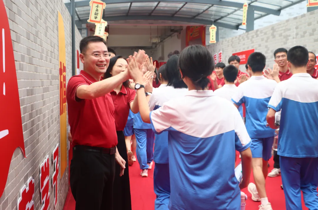 佛山中考顺利开考!语文作文:从文本理解走向人生认知-第13张图片-四季读书网