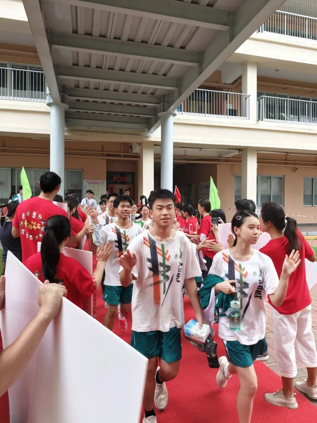 佛山中考顺利开考!语文作文:从文本理解走向人生认知-第17张图片-四季读书网