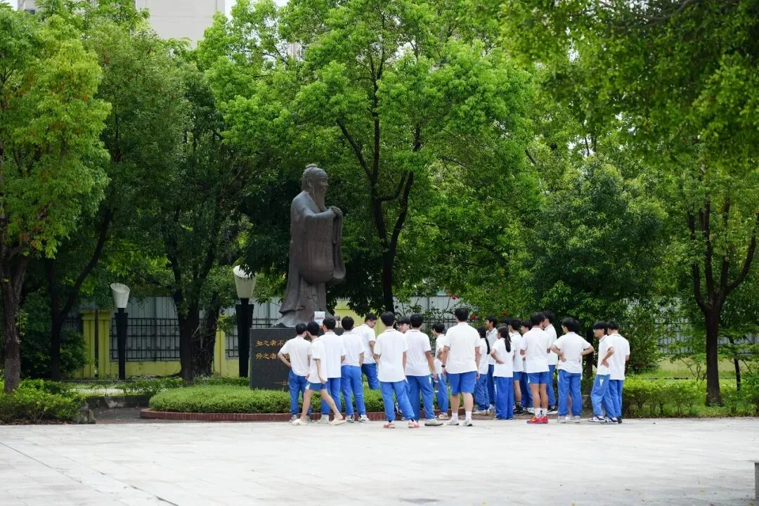 中考第一天纪实丨三载耕耘终亮剑,今朝逐梦踏歌行-第1张图片-四季读书网