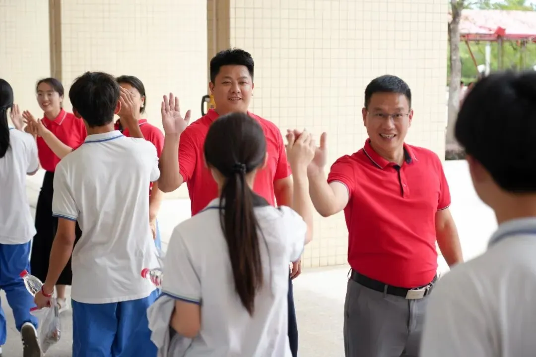 中考第一天纪实丨三载耕耘终亮剑,今朝逐梦踏歌行-第8张图片-四季读书网