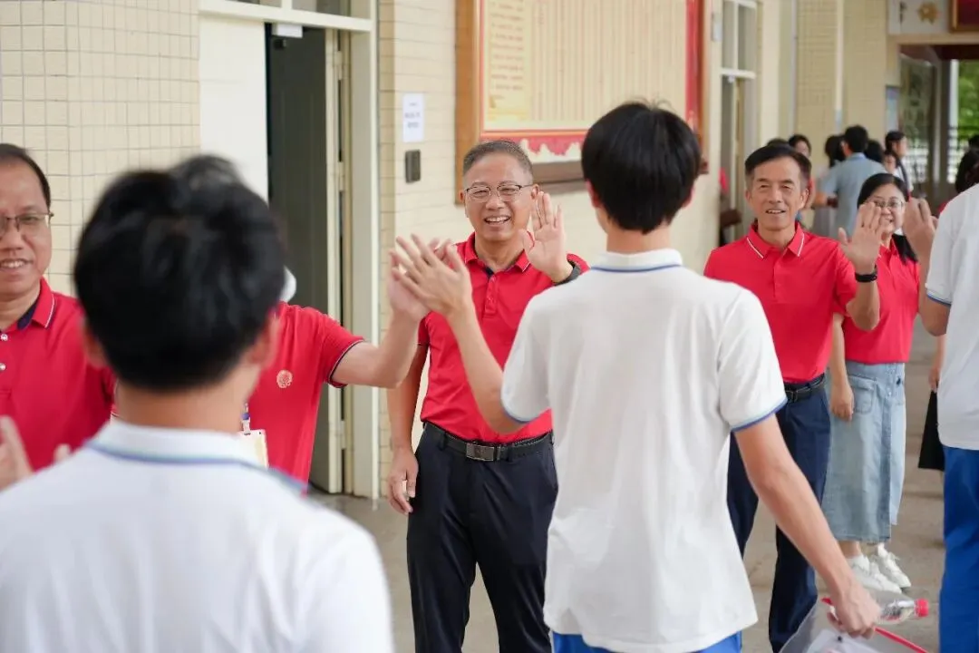 中考第一天纪实丨三载耕耘终亮剑,今朝逐梦踏歌行-第9张图片-四季读书网
