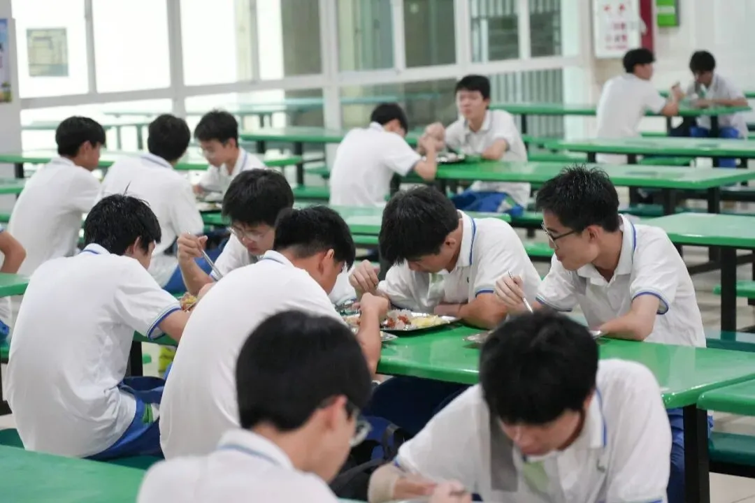 中考第一天纪实丨三载耕耘终亮剑,今朝逐梦踏歌行-第25张图片-四季读书网
