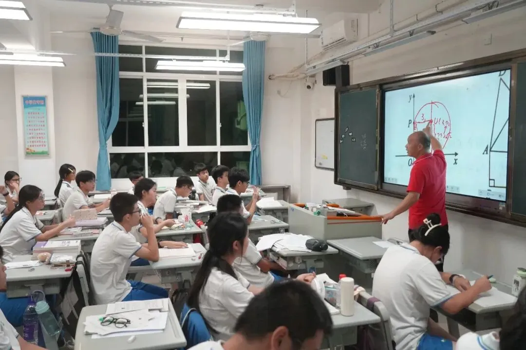 中考第一天纪实丨三载耕耘终亮剑,今朝逐梦踏歌行-第27张图片-四季读书网