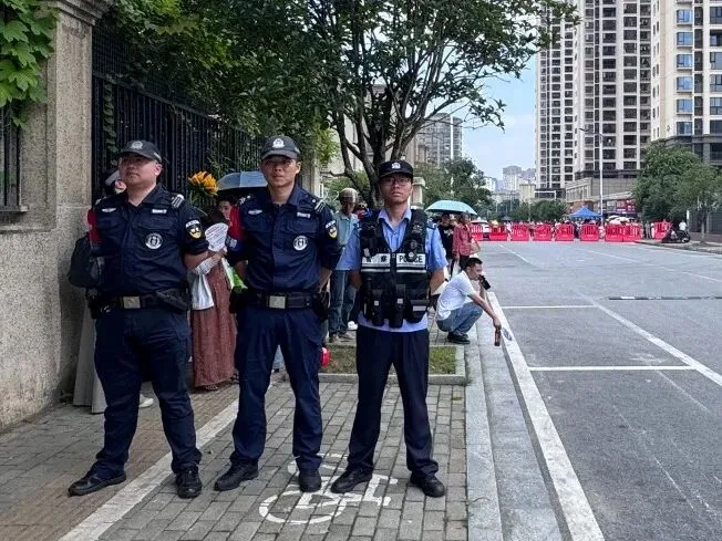 【护航中考】考场内外,皆是“平安答卷”-第8张图片-四季读书网
