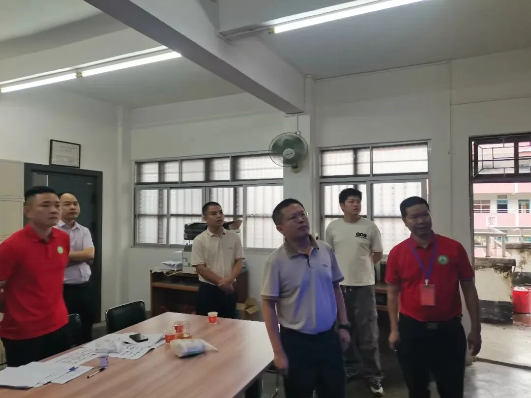 心系中考 慰问暖心——双华镇党委政府连续13年慰问双华中学毕业班教师-第4张图片-四季读书网 心系中考 慰问暖心——双华镇党委政府连续13年慰问双华中学毕业班教师-第4张图片-四季读书网