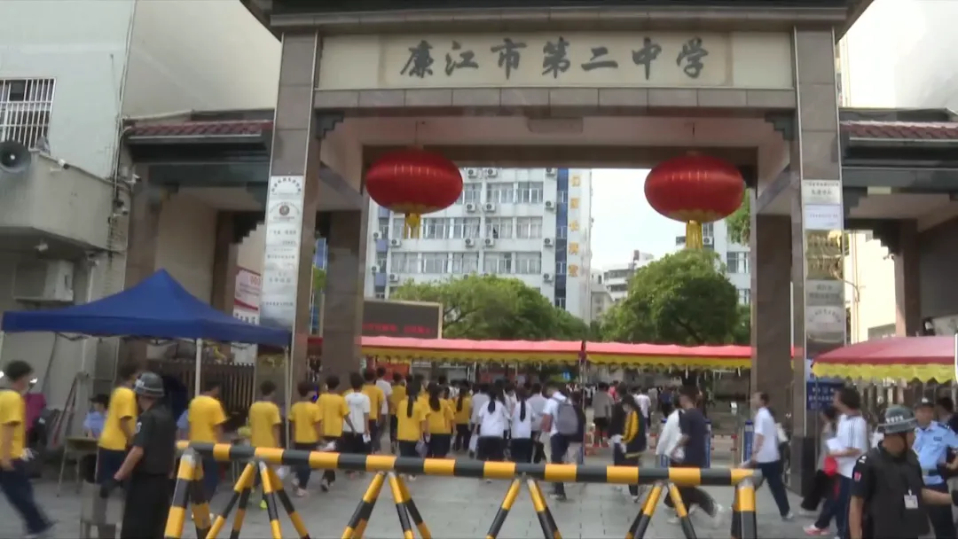 2026年中考开考 廉江49438名学生参加-第5张图片-四季读书网 2026年中考开考 廉江49438名学生参加-第5张图片-四季读书网