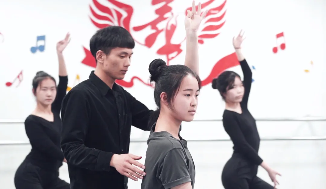中考放榜,多元未来!来新凤凰,找到属于你的“最优解”-第22张图片-四季读书网 中考放榜,多元未来!来新凤凰,找到属于你的“最优解”-第22张图片-四季读书网