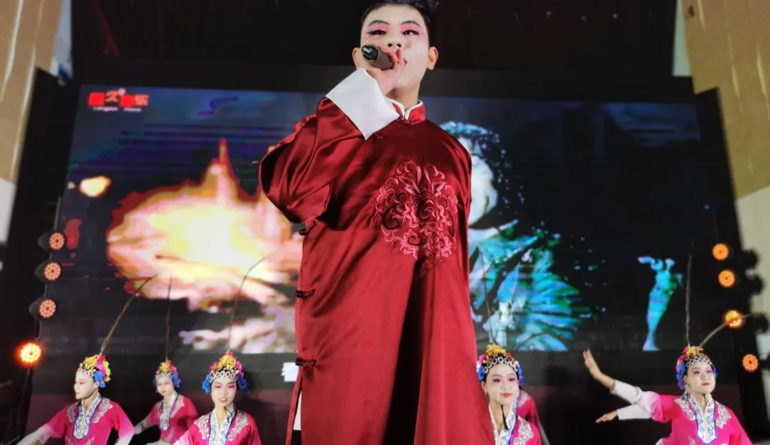 中考放榜,多元未来!来新凤凰,找到属于你的“最优解”-第23张图片-四季读书网 中考放榜,多元未来!来新凤凰,找到属于你的“最优解”-第23张图片-四季读书网