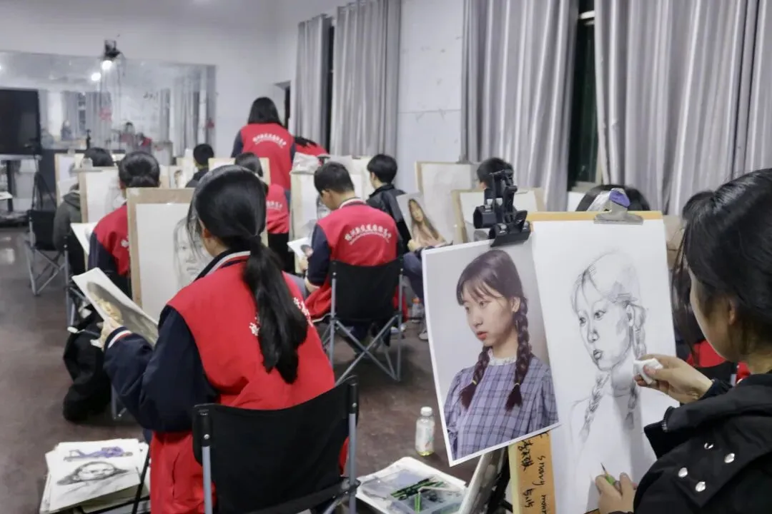 中考放榜,多元未来!来新凤凰,找到属于你的“最优解”-第24张图片-四季读书网 中考放榜,多元未来!来新凤凰,找到属于你的“最优解”-第24张图片-四季读书网