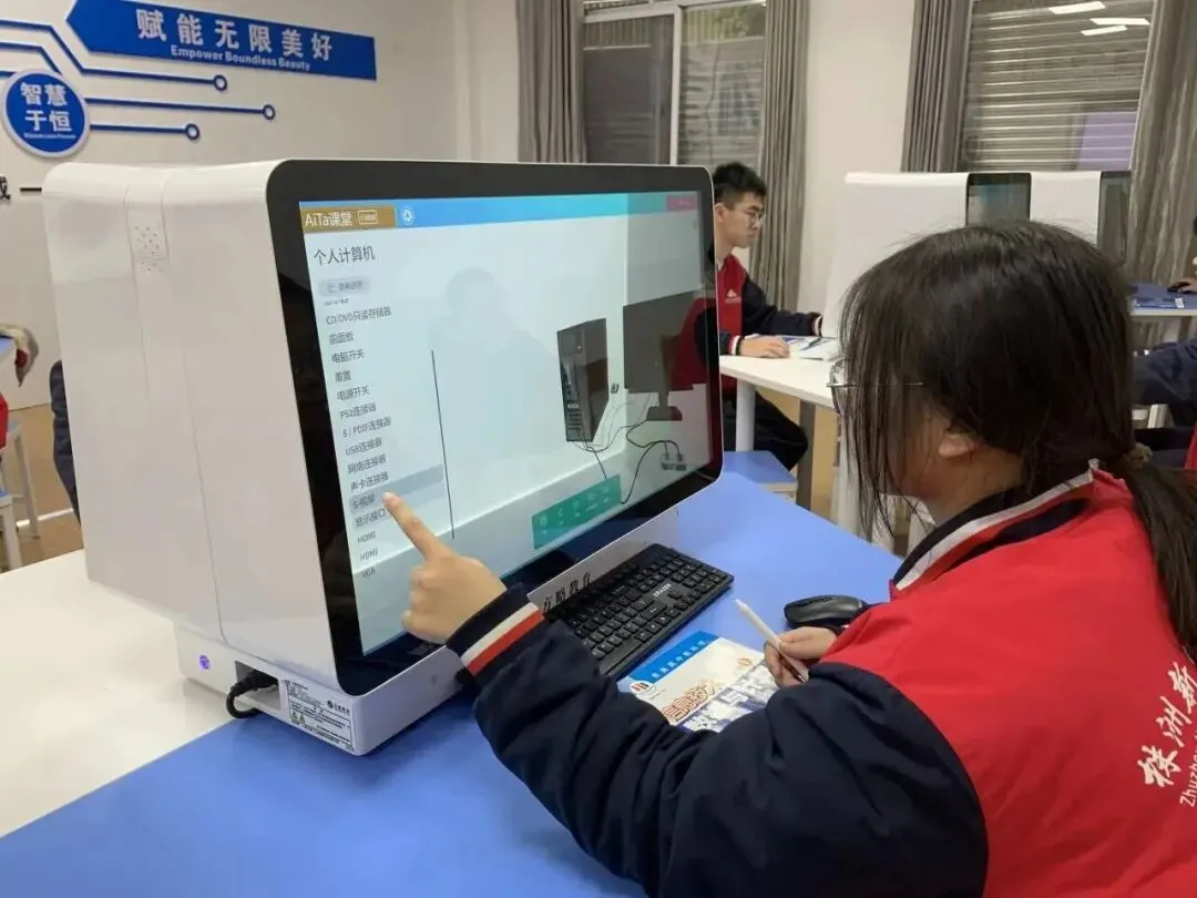 中考放榜,多元未来!来新凤凰,找到属于你的“最优解”-第42张图片-四季读书网 中考放榜,多元未来!来新凤凰,找到属于你的“最优解”-第42张图片-四季读书网