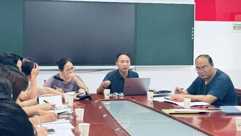 【名师工作室专栏】深研真题明导向,踔厉践行赴山海——衡山县肖红辉高中语文名师工作室第三次线下研修(一)-第6张图片-四季读书网 【名师工作室专栏】深研真题明导向,踔厉践行赴山海——衡山县肖红辉高中语文名师工作室第三次线下研修(一)-第6张图片-四季读书网