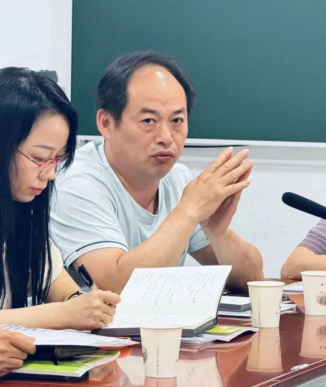 【名师工作室专栏】深研真题明导向,踔厉践行赴山海——衡山县肖红辉高中语文名师工作室第三次线下研修(一)-第7张图片-四季读书网 【名师工作室专栏】深研真题明导向,踔厉践行赴山海——衡山县肖红辉高中语文名师工作室第三次线下研修(一)-第7张图片-四季读书网