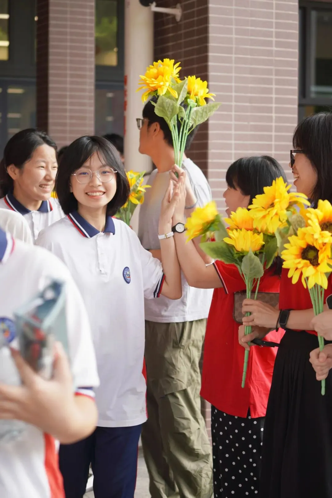 中考翌日|聚力护航,铁英必胜!-第31张图片-四季读书网 中考翌日|聚力护航,铁英必胜!-第31张图片-四季读书网